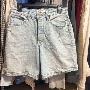Abercrombie & Fitch 7” Dad Short